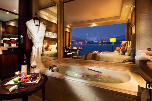 Bilik mandi di New Century Grand Hotel Xuzhou