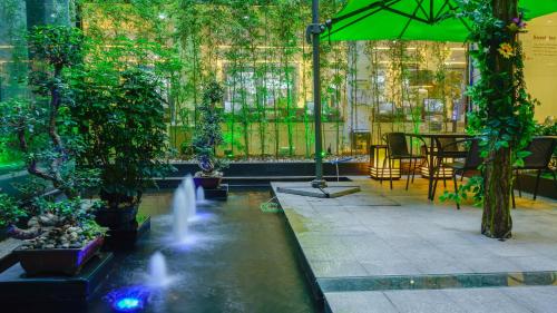 Κήπος έξω από το Paco Hotel Ouzhuang Metro Guangzhou-Free shuttle to Canton fair