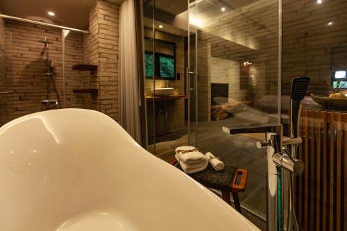 a bathroom with a bath tub and a shower at Echovilla B&B II in Hualien City