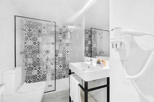 Koupelna v ubytování Palmanova Suites by TRH