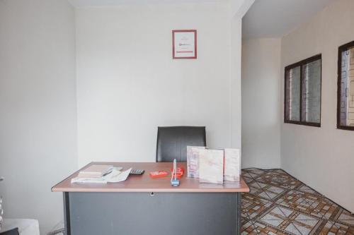 an office with a desk with a chair at RedDoorz Syariah @ Jalan Dieng in Wonosobo