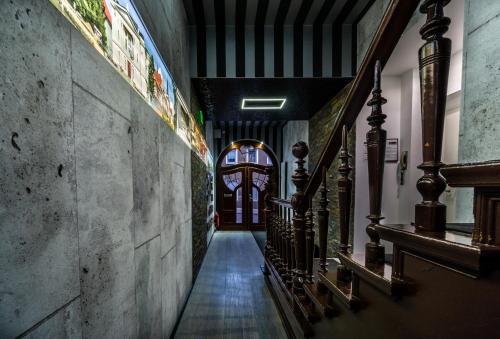 a hallway of a house with a door at SL'otel - Das StadtHotel - voll Klimatisiert in Bernburg