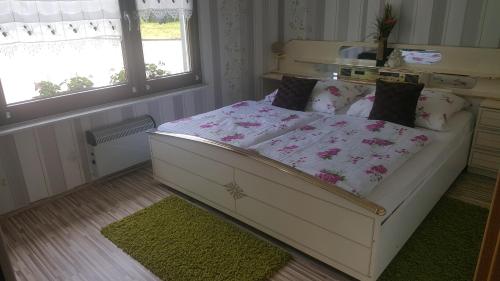 Postel nebo postele na pokoji v ubytování Ferienhaus am Teich