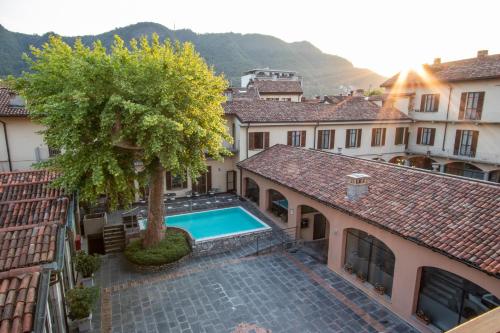 an aerial view of a house with a swimming pool at Albergo Le Due Corti in Como