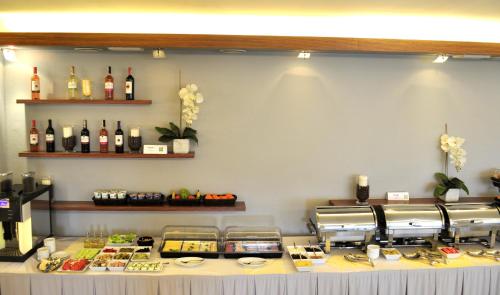 a buffet line with food and bottles of wine at ibis Styles Warszawa West in Mory