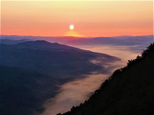a view of a valley with the sun in the sky at Dren - Banjska stena in Mitrovac