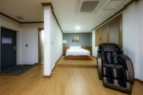 Katil atau katil-katil dalam bilik di BOLTON Hotel