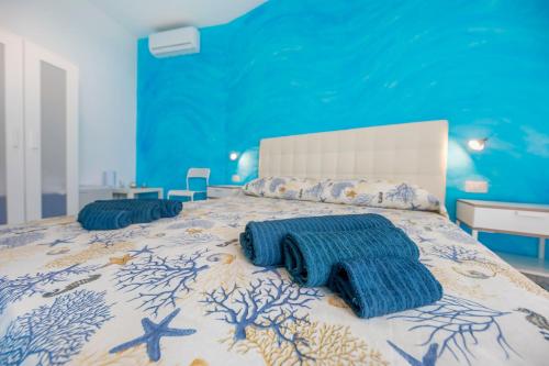 Katil atau katil-katil dalam bilik di Borgo Marino Suite B&B