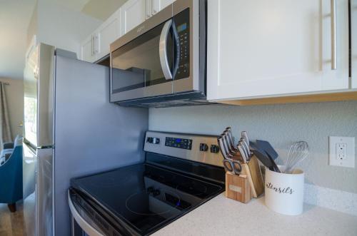 a kitchen with a microwave and a stove top oven at Colony Suites in Palmer