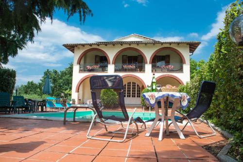 The swimming pool at or close to Il Querceto