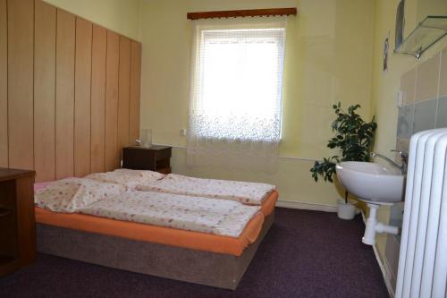 Postel nebo postele na pokoji v ubytování Hostel Fortuna