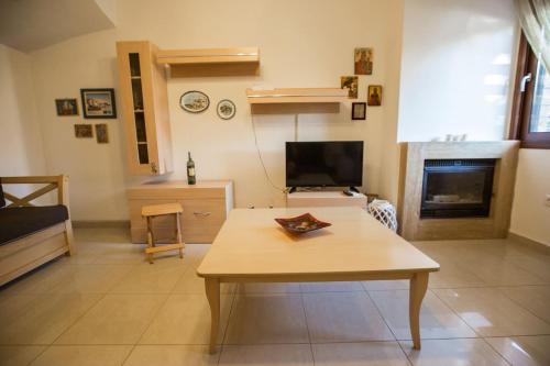 Gambar di galeri bagi Stylish beach house by the sea di Yerakiní