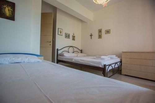Gambar di galeri bagi Stylish beach house by the sea di Yerakiní