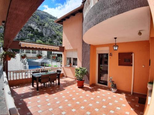 a patio with a table and chairs in a house at Hotel Villa Nadin in Mostar