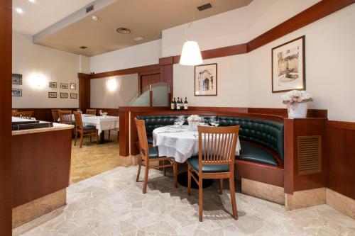 Ein Sitzbereich in der Unterkunft Hotel Conradi