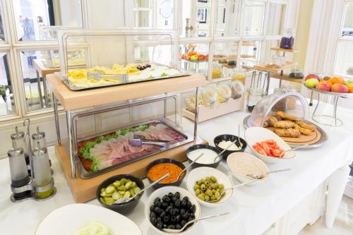 Makanan di atau berdekatan hotel