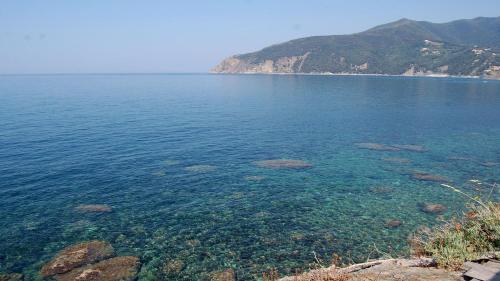 a view of a large body of water at Il Rospo in Moneglia