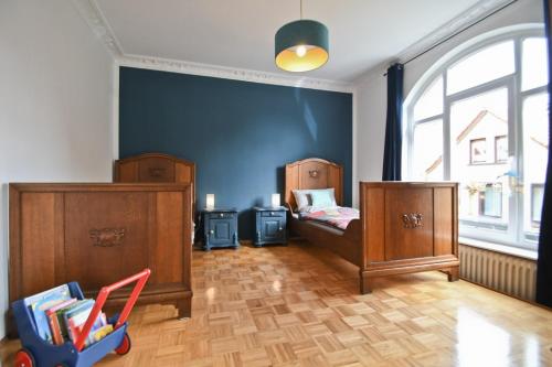 a bedroom with two bunk beds and a blue wall at Stadtvilla Stöhr in Norden