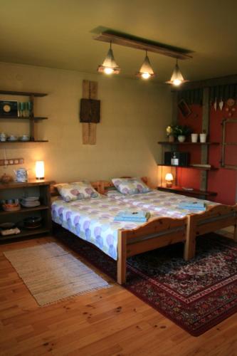 Łóżko lub łóżka w pokoju w obiekcie Plavu Namins