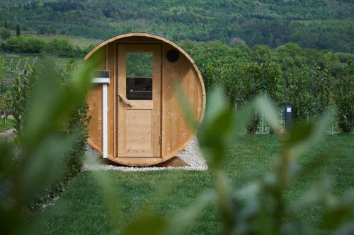 a small wooden cabin in a field of grass at Weingut Windegg in Caldaro