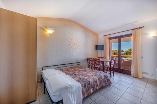 A bed or beds in a room at Marina Manna Hotel and Club Village