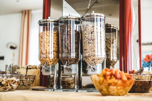 Comida en o cerca de este hotel