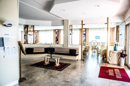 Zona de estar de Hotel West End