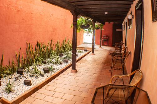 a patio with chairs and plants on a building at Casa Hotel Guaracú in Santa Fe de Antioquia