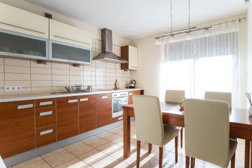 Majoituspaikan Apartament Pardałówka Zakopane keittiö tai keittotila