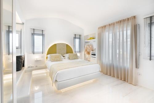 Postel nebo postele na pokoji v ubytování Emfasis Luxury Villa
