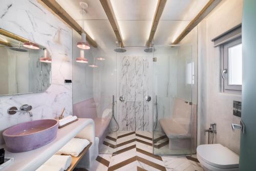 Koupelna v ubytování Emfasis Luxury Villa