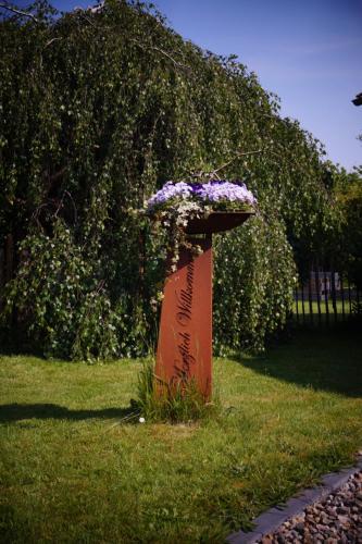 a planter with purple flowers in the grass at FeWo Düver in Loxstedt