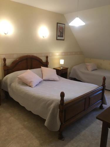 Ένα ή περισσότερα κρεβάτια σε δωμάτιο στο Chambres d’hôtes « Les sorbiers »