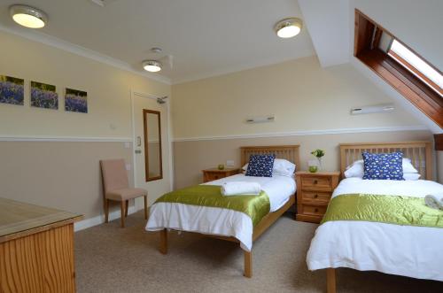 מיטה או מיטות בחדר ב-Neuadd Henllan Lodge
