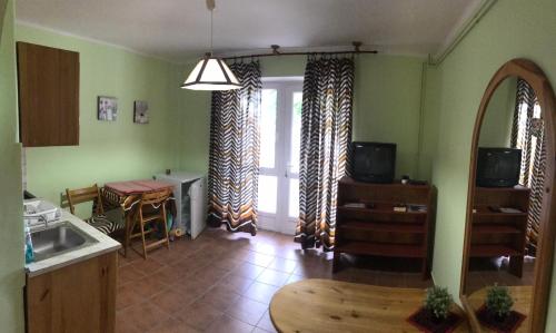 Гостиная зона в Friends Villa Apartments 2