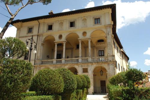 a large building with bushes in front of it at Grande Albergo Quattro Stagioni in Rieti