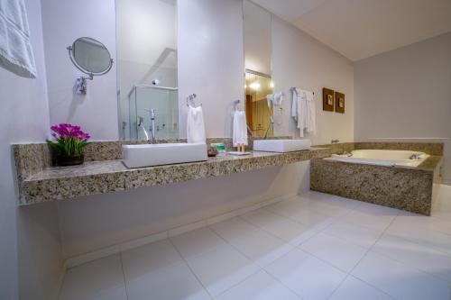 Koupelna v ubytování Hotel Porto Madeira
