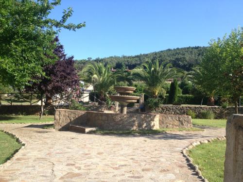 a park with a fountain in the middle of a path at Apartamentos Torremenguada in Torremenga