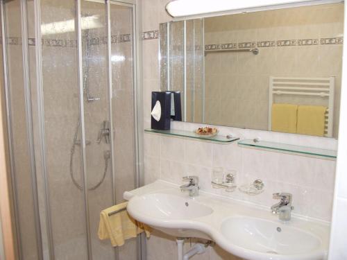 Koupelna v ubytování Appartements Steinbock - Ski-In & Ski-Out