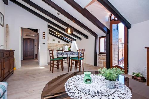Rovigno Bella sea view Apartment by Irundo