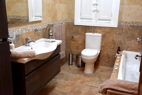 Un baño de Four Winds Farmhouse
