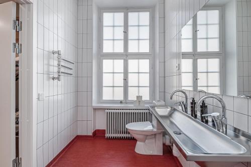 a bathroom with a tub and a toilet and a sink at Livgrenadjärmässen Hotell-Fest-Konferens in Linköping