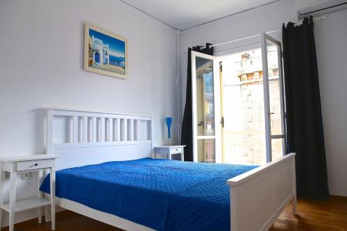 Old Town Apartment next to Seafront Promenade