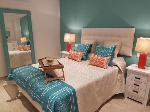 Ένα ή περισσότερα κρεβάτια σε δωμάτιο στο AMAZING FRONTAL BEACH APARTMENT #Traveller's Awards2023