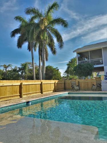 Beach Bungalow - 2204 Unit B – Photos 2