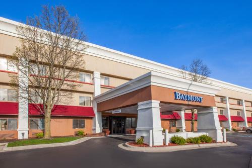 a building with a bankowment sign in front of it at Baymont by Wyndham Grand Rapids Airport in Grand Rapids