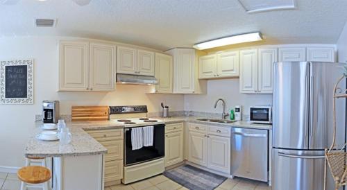 Holmes Beach - Ocean View Suites 3102 – Photos 3