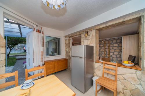 Η κουζίνα ή μικρή κουζίνα στο Apartments Mirian