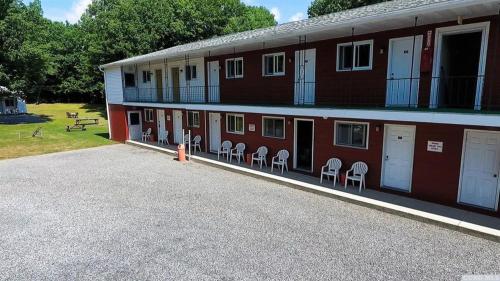 a building with chairs on the side of it at Red Ranch Inn in Catskill