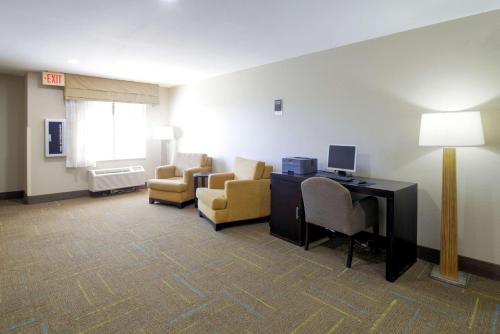 TV/Unterhaltungsangebot in der Unterkunft Sleep Inn & Suites Chesapeake - Portsmouth